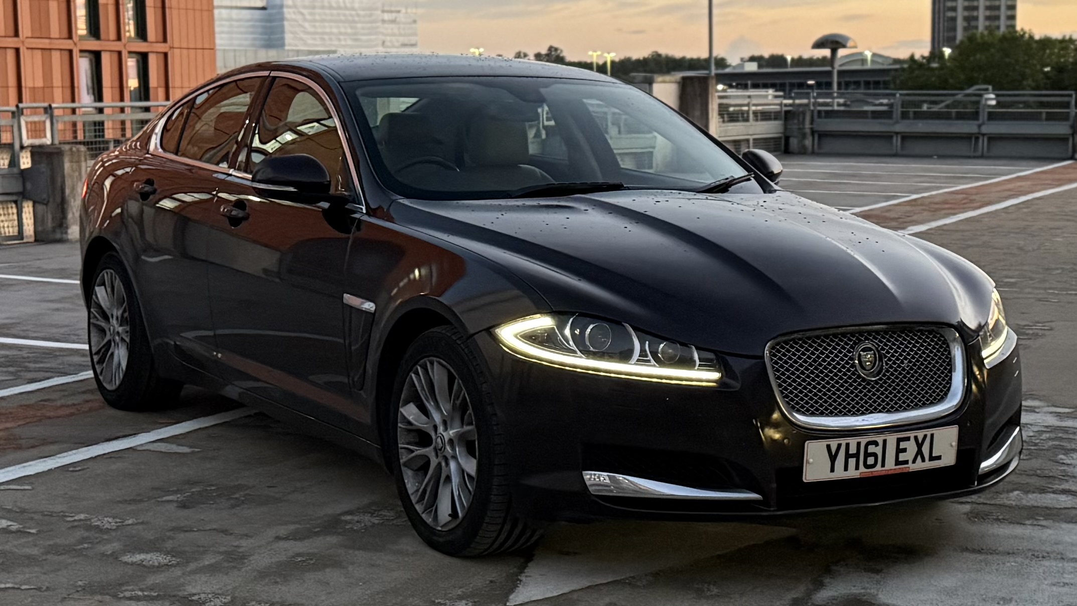 Jaguar XF (2011)