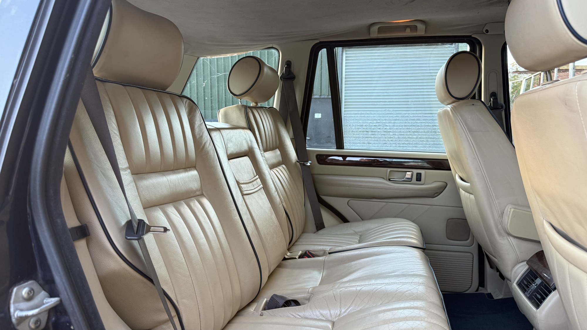 Land Rover Range Rover 4.6 V8 Vogue Station Wagon 5dr (2001) image 16