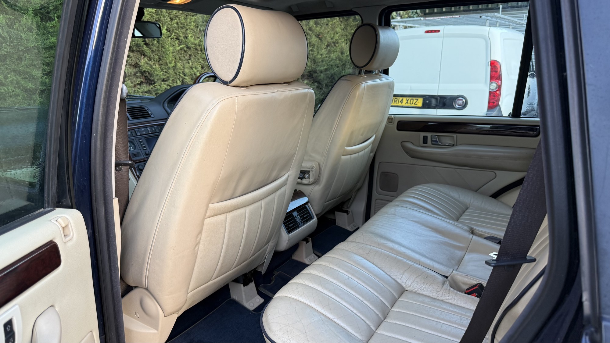 Land Rover Range Rover 4.6 V8 Vogue Station Wagon 5dr (2001) image 17