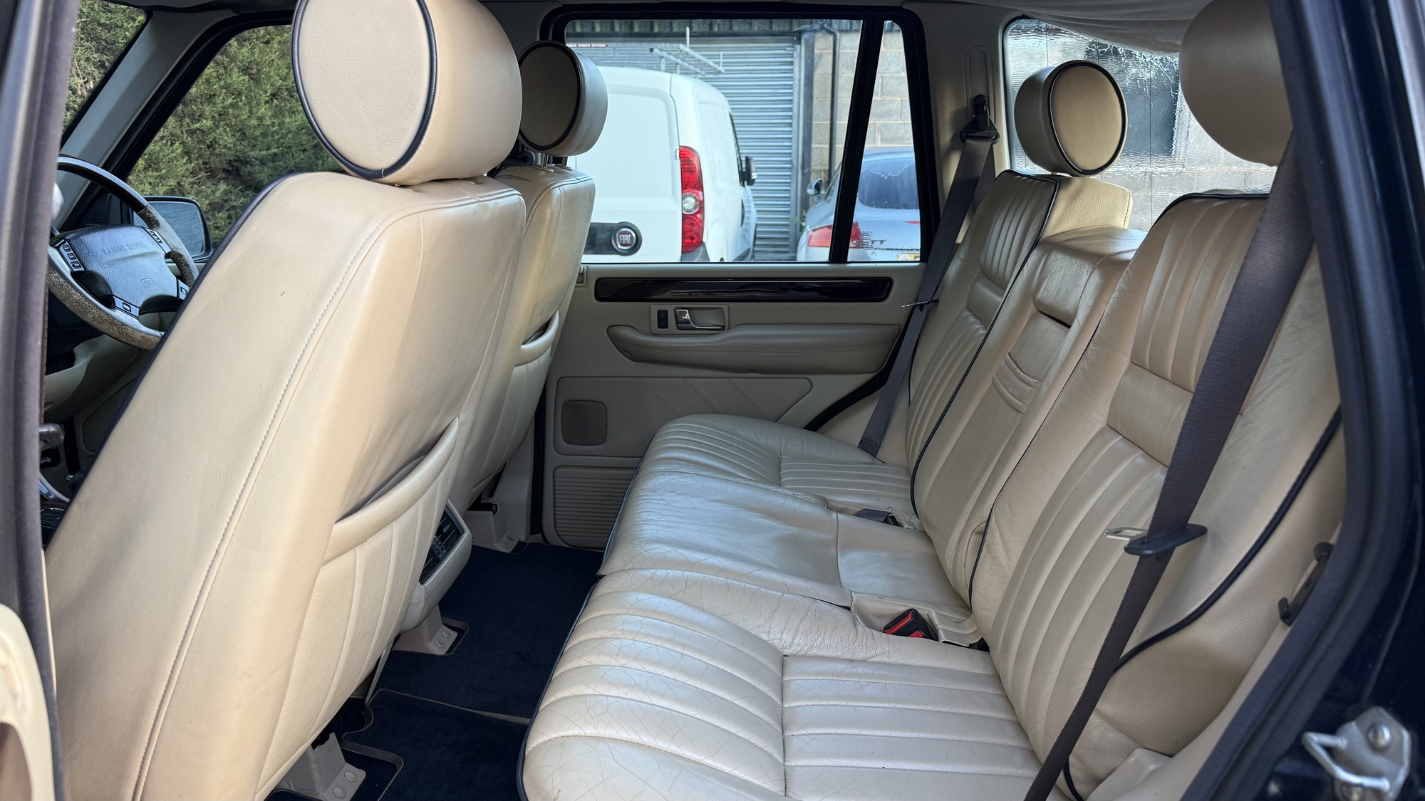 Land Rover Range Rover 4.6 V8 Vogue Station Wagon 5dr (2001) image 18