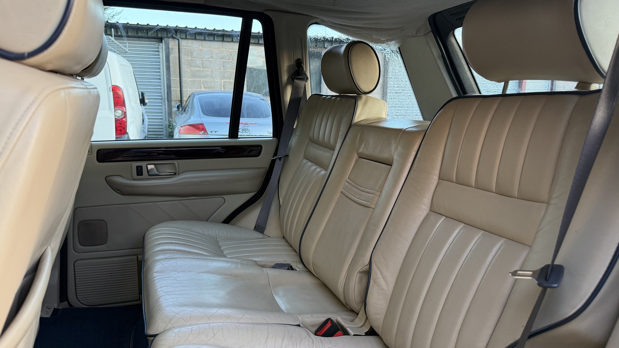 Land Rover Range Rover 4.6 V8 Vogue Station Wagon 5dr (2001) image 19