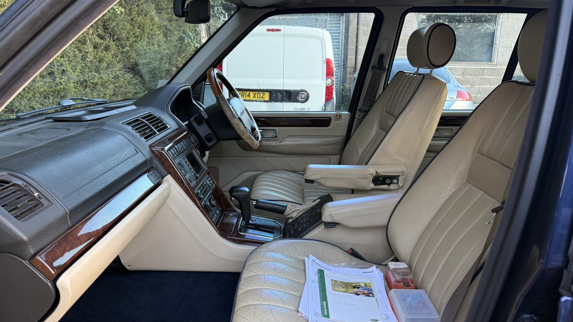 Land Rover Range Rover 4.6 V8 Vogue Station Wagon 5dr (2001) image 21